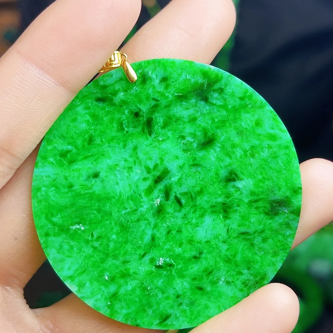 颈饰18K金镶嵌翡翠多样性