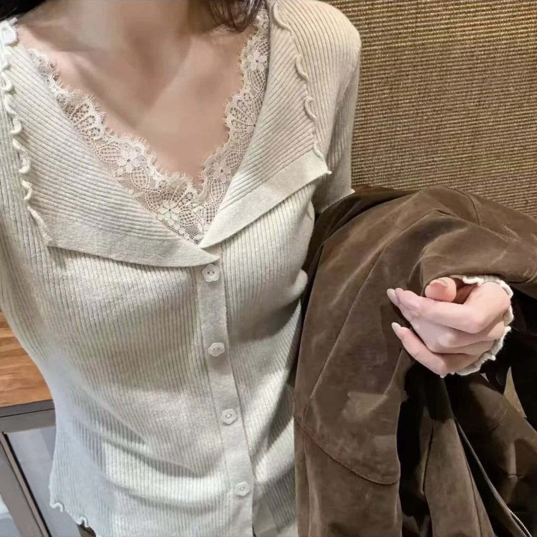 2025秋装新款法式温柔风木耳边翻领针织开衫女蕾丝拼接毛衣