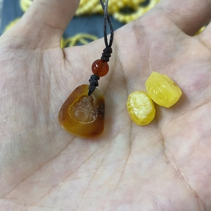 未镶嵌蜜蜡裸石吊坠