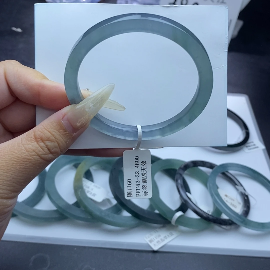 是***呀定制翡翠未镶嵌成品买断冰蓝60➕方