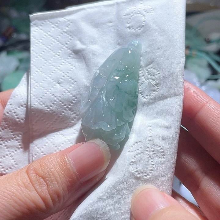 翡翠未镶嵌颈饰天