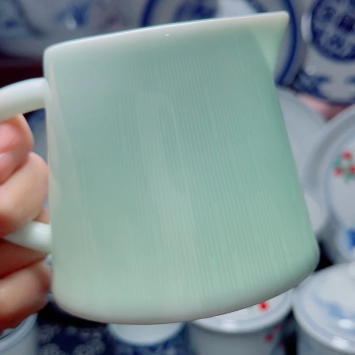 青花玲珑隐青公道杯带手把