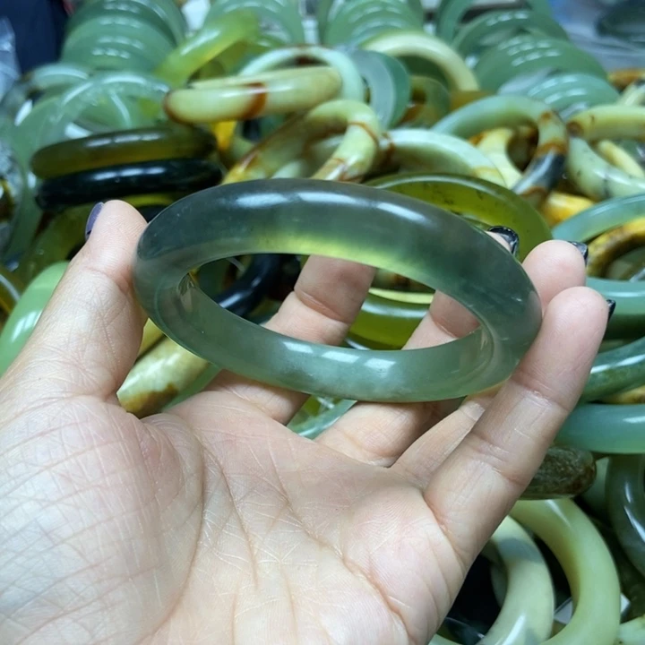 静***！未镶嵌蛇纹石玉手镯