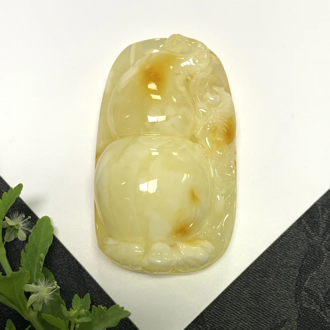 「戴琴珠宝」Q1188-蜜蜡雕刻件吊坠（多样性发其一）