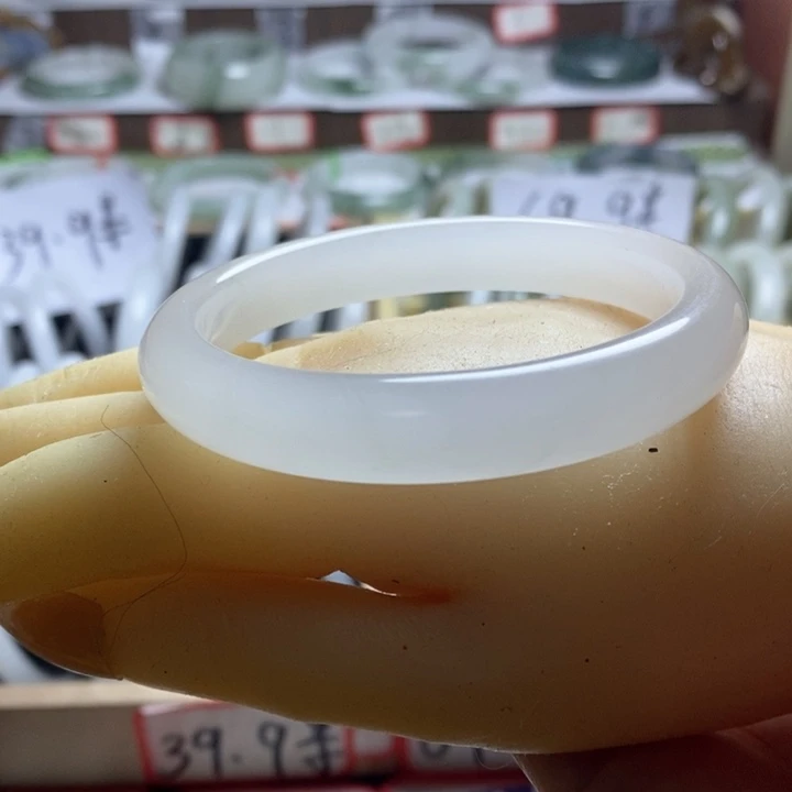 石英质玉（天山翠）手镯未镶嵌