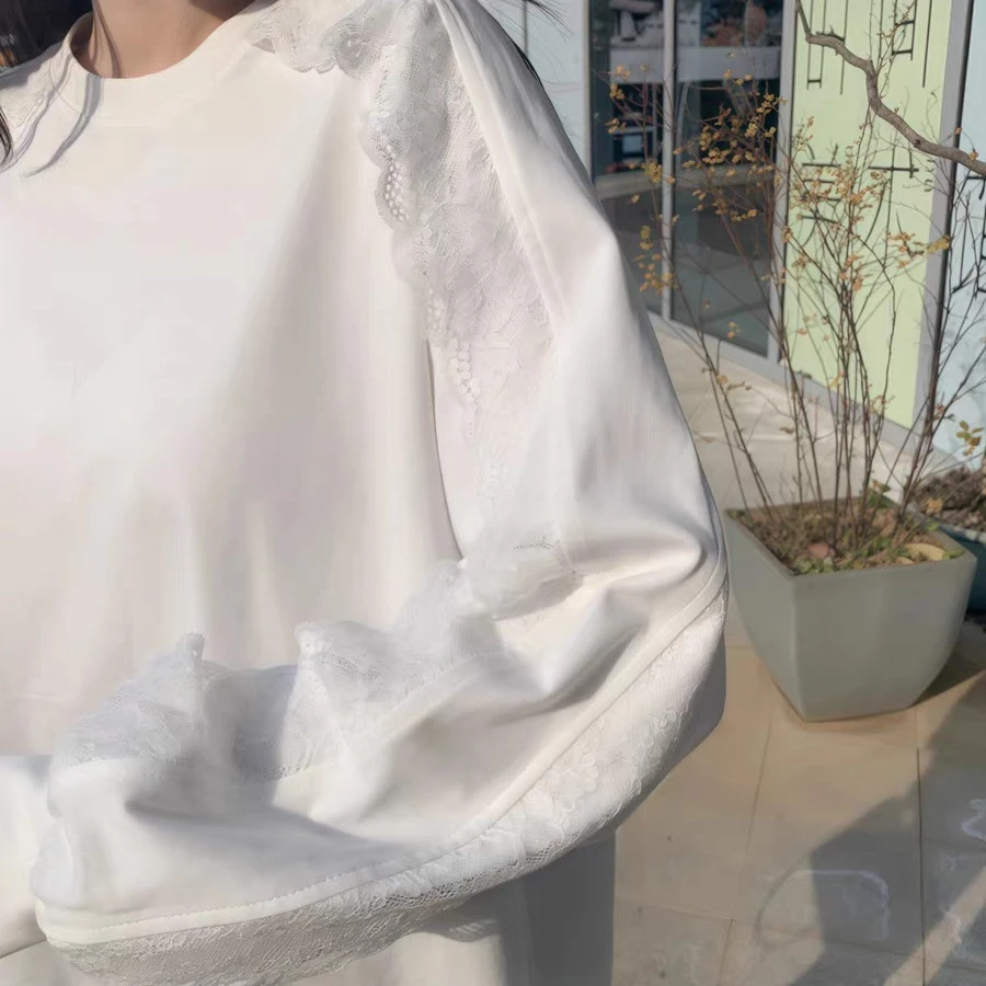 加绒感女T恤白色蕾丝钩花拼接圆领长袖卫衣女春秋宽松休