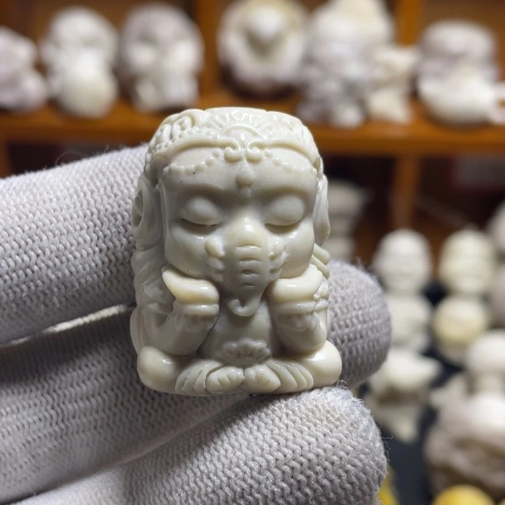 幸****非金属皮质配饰鹿角雕刻象神