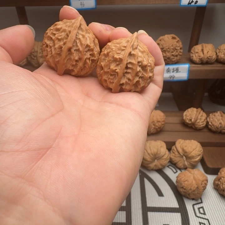 流***狼把件文玩核桃灯笼元宝