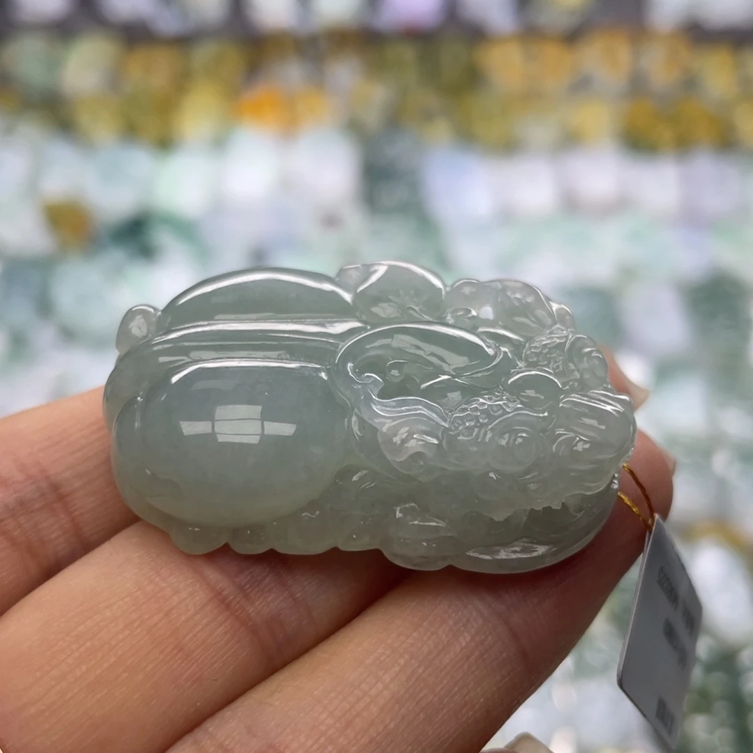 翡翠未镶嵌颈饰貔貅