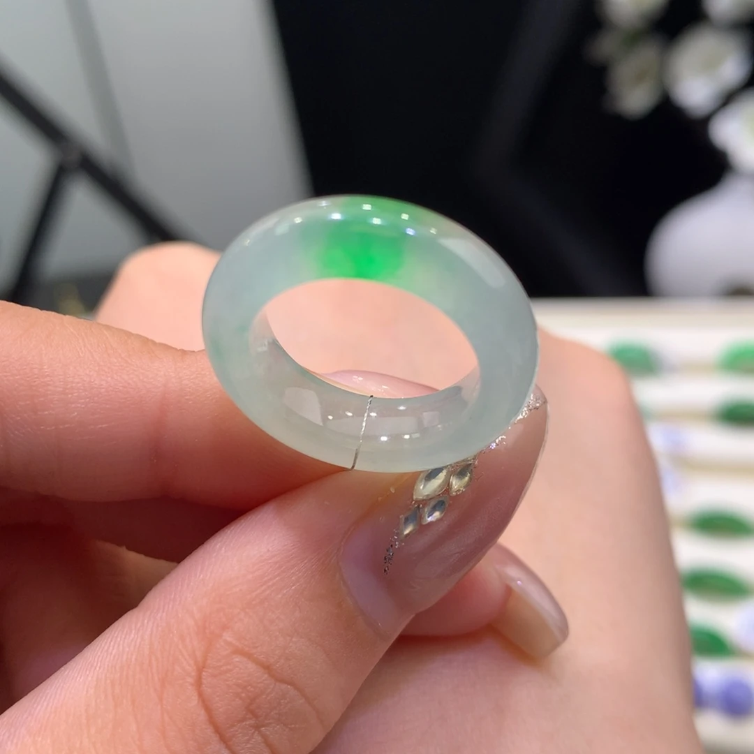 翡翠未镶嵌戒指翡翠