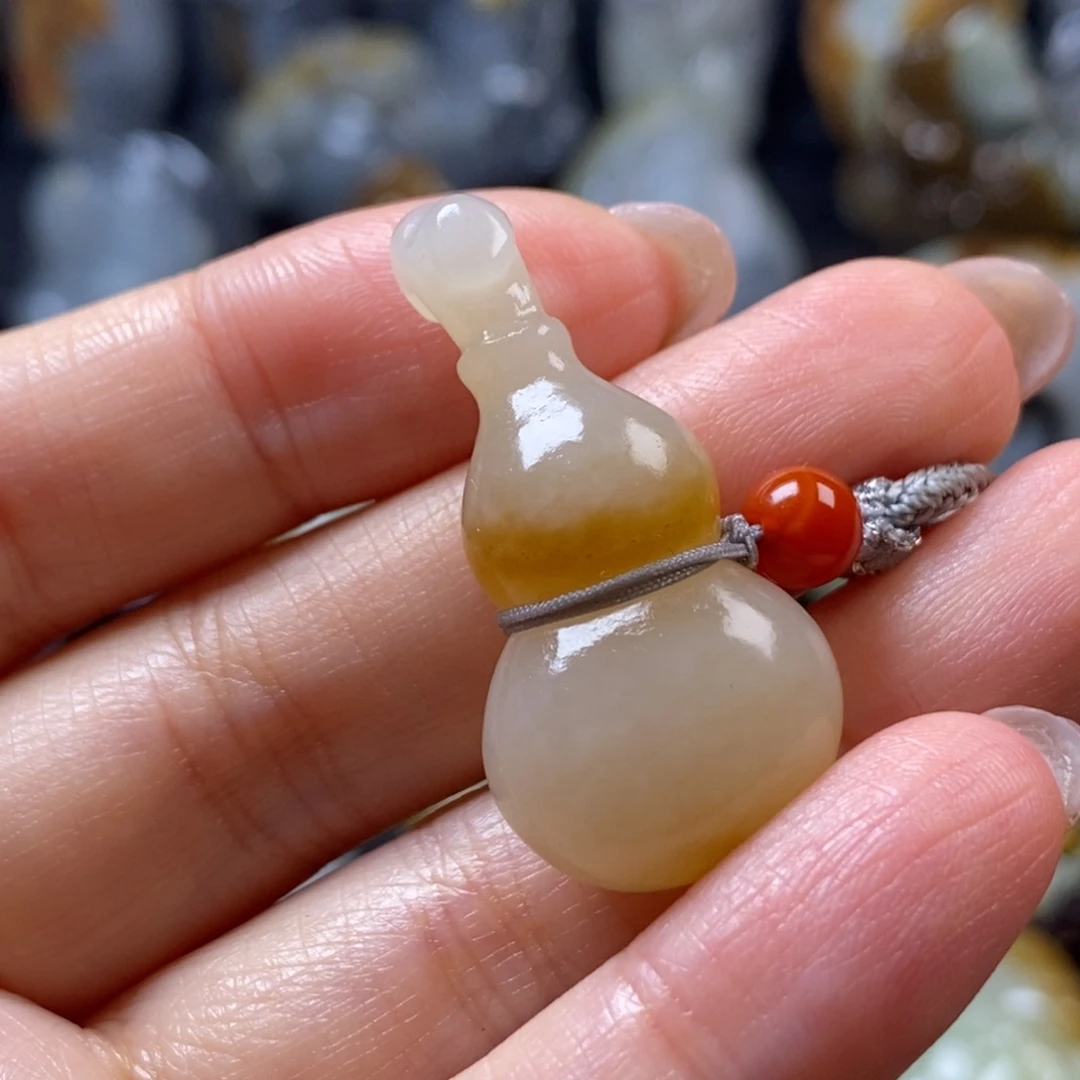 濟***和田玉未镶嵌挂件