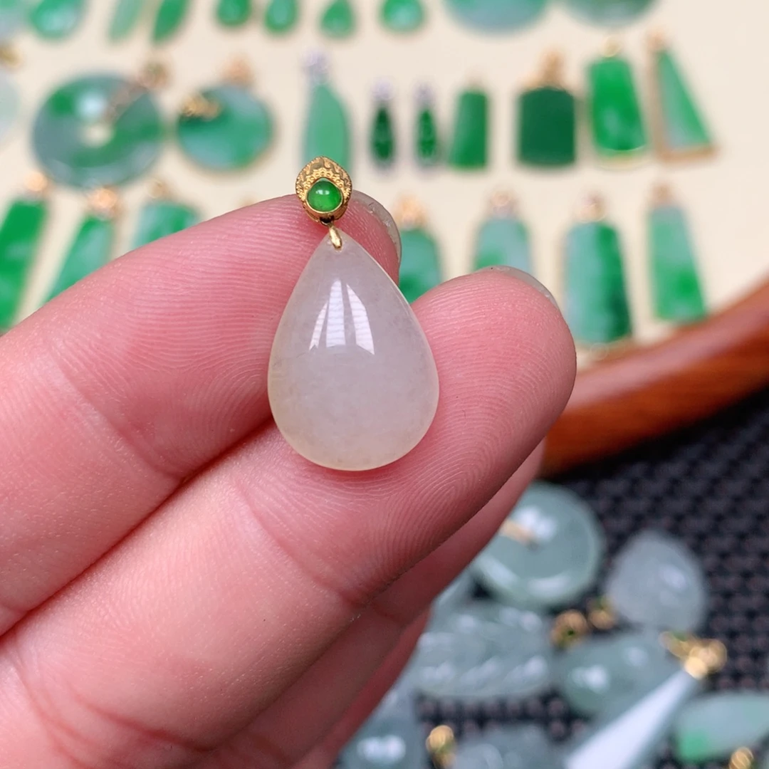 翡翠吊坠(不含链)18K金镶嵌