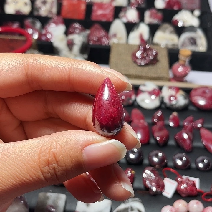 天然辰砂原矿水滴吊坠13.2克