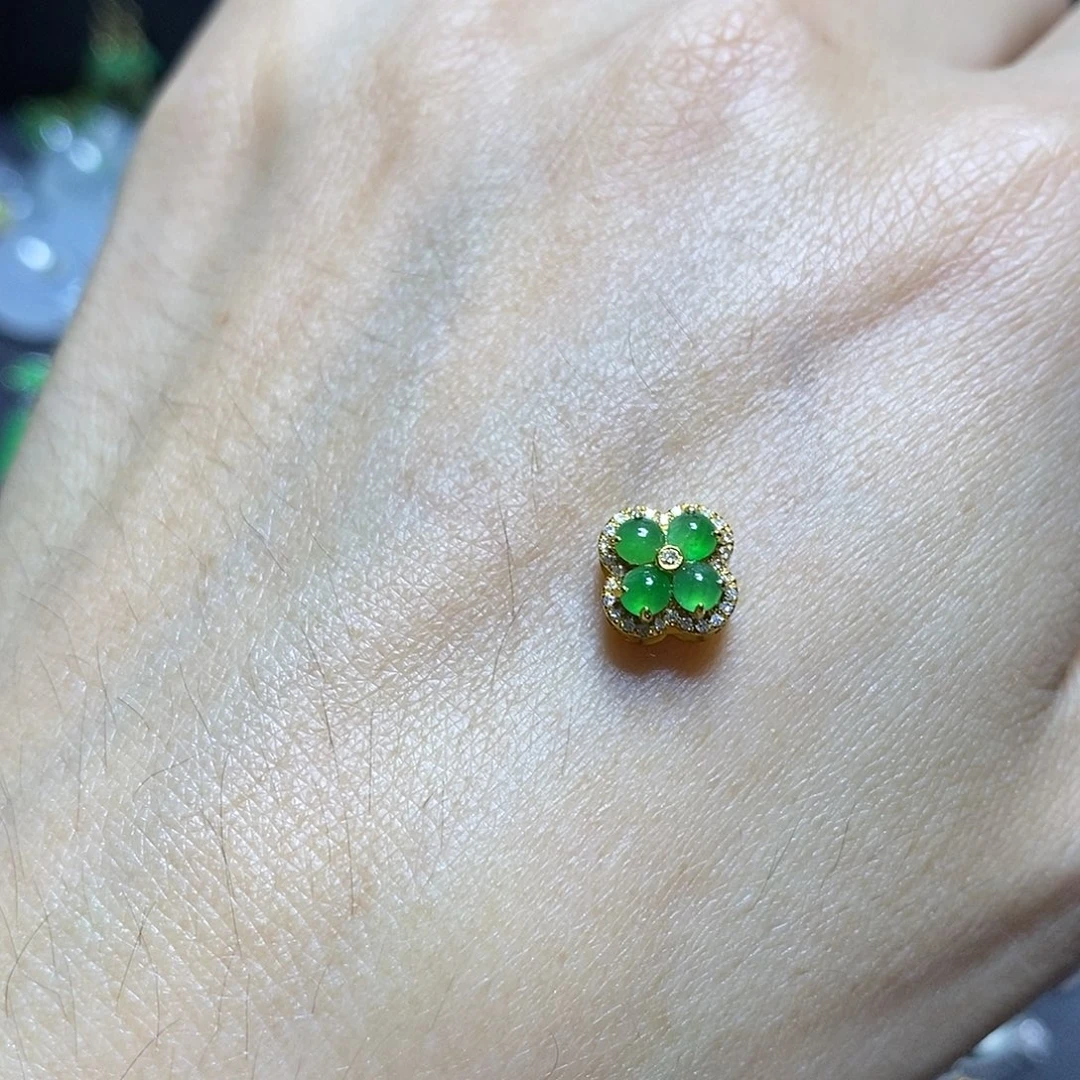 翡翠18K金镶嵌吊坠(不含链)l***呀