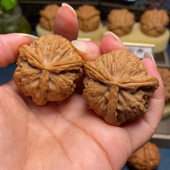 【闪购商品】把件文玩核桃白奔