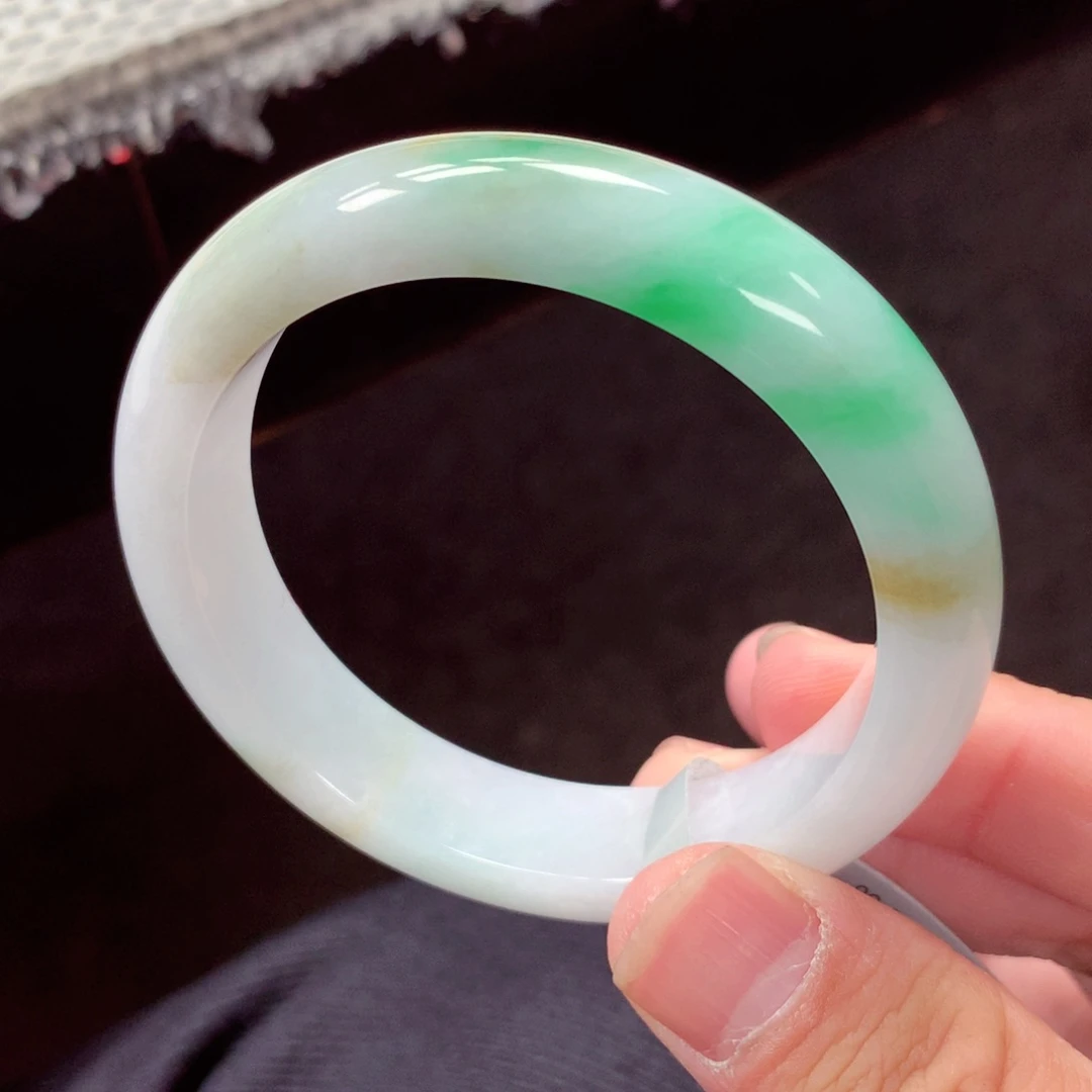 翡翠手镯未镶嵌缅甸