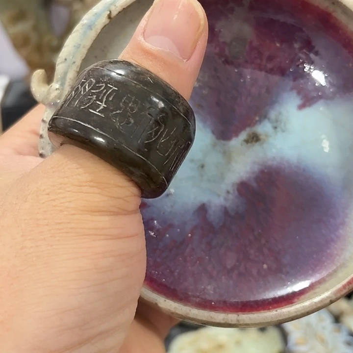 瓷片瓷自顾自的一个人在