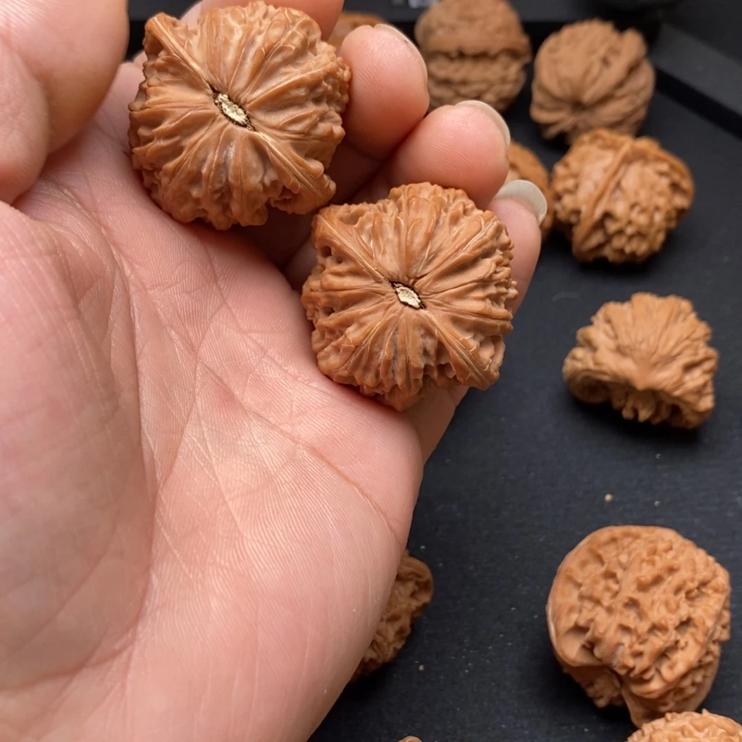 达***莫桃核把件文玩核头