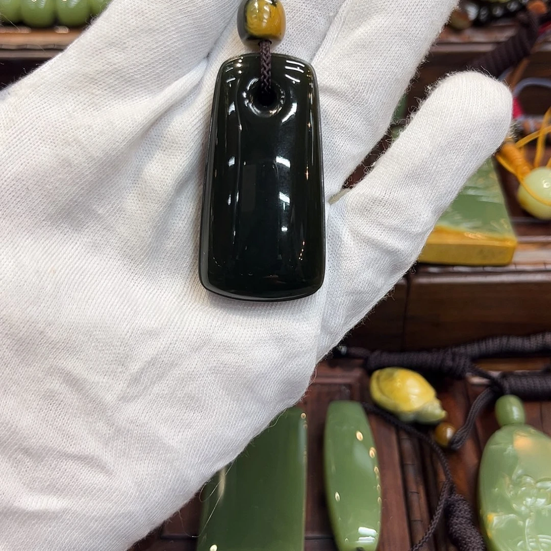 秋***雨岫岩河磨玉（透闪石质玉）未镶嵌颈饰