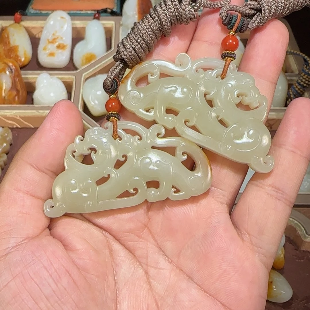 颈饰未镶嵌和田玉（糖玉）龙凤配