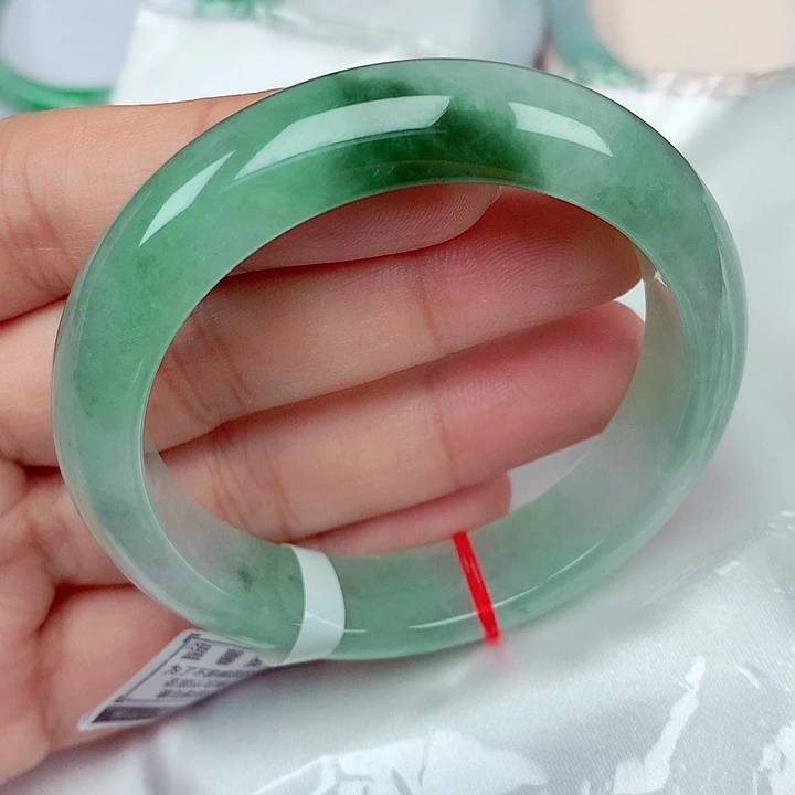 翡翠未镶嵌手镯55～56冰种飘花手镯