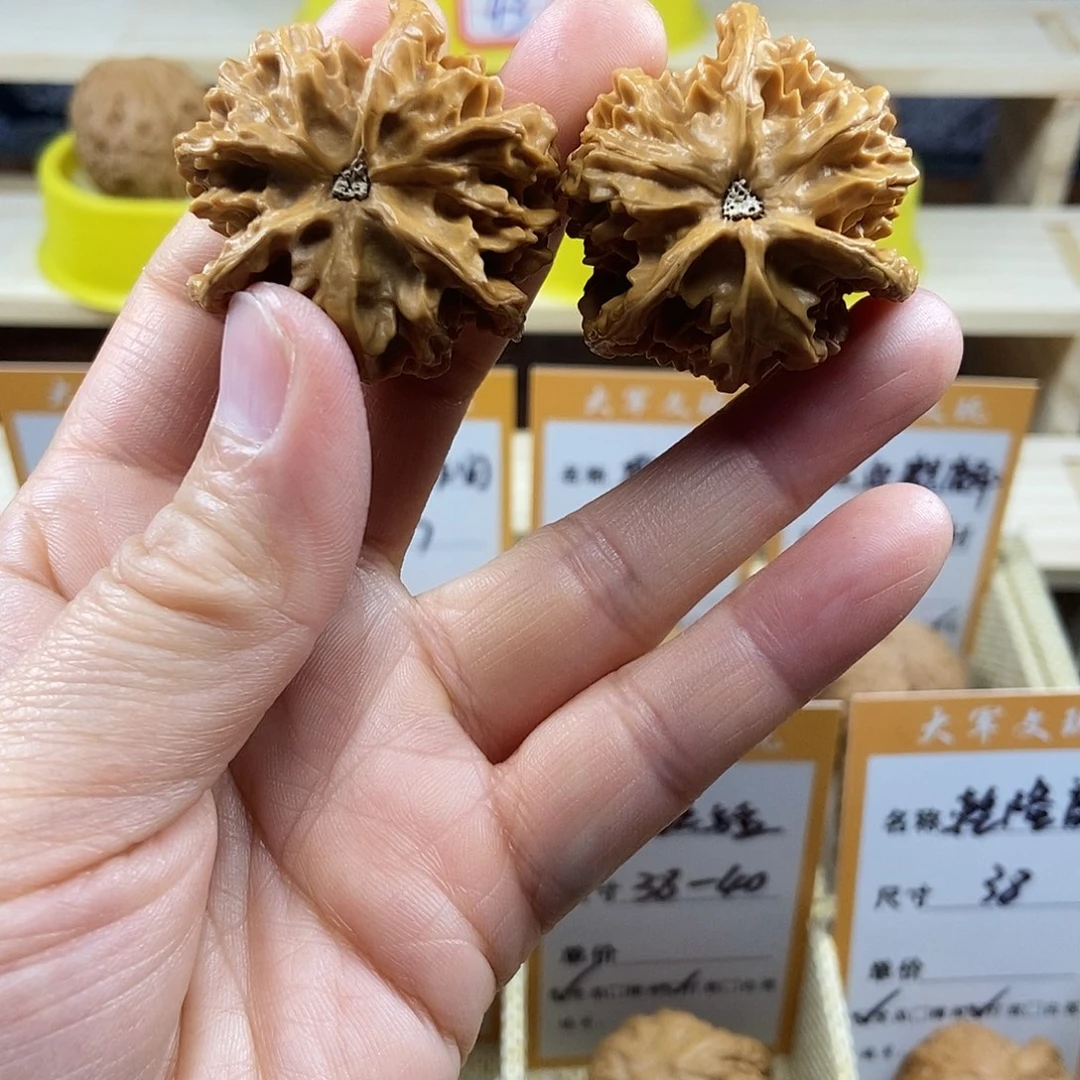 雪***松文玩核桃把件文玩核桃手把件