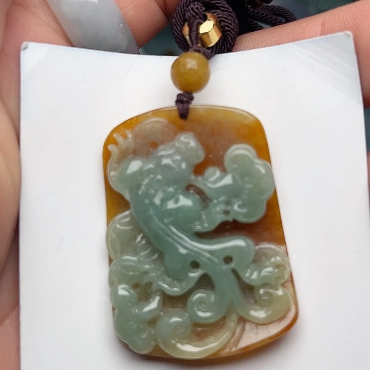 翡翠颈饰未镶嵌貔貅