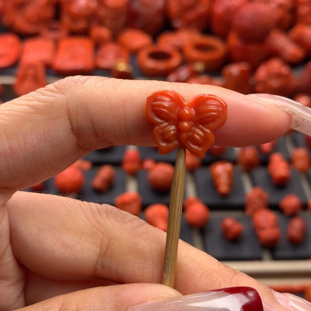 【闪购商品】南红玛瑙蝴蝶16mm未镶嵌