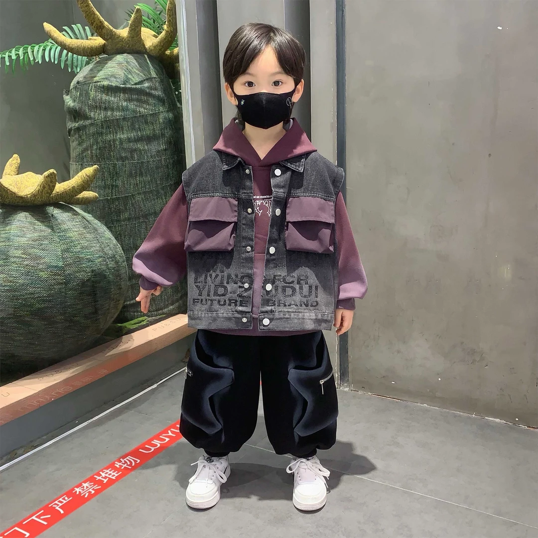 痞帅男童套装春秋时髦儿童衣服2025新款秋季男孩宝卫衣马甲三件套