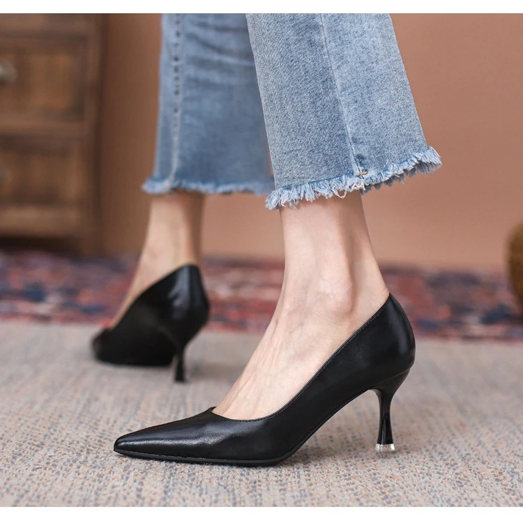 高跟鞋女2024春秋新款黑色细跟尖头浅口皮面职业鞋外贸大码礼仪鞋