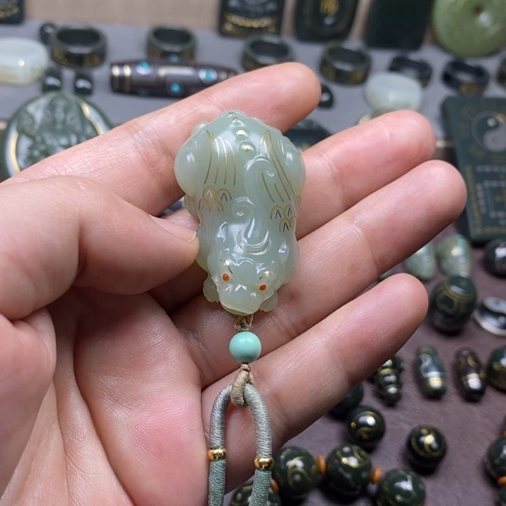 銅***3和田玉（青白玉）合金颈饰新疆和田玉貔貅吊坠
