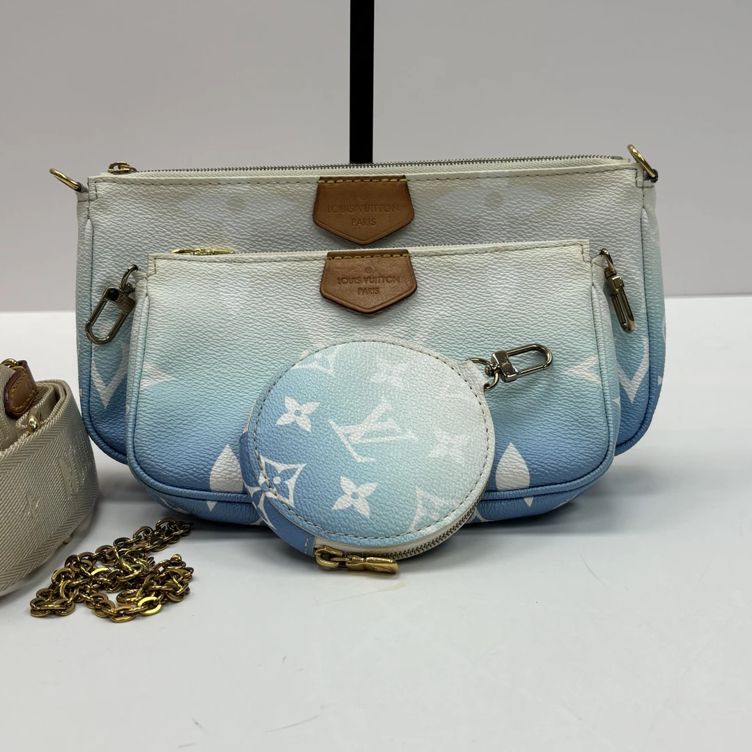 95新 LV 蓝色渐变五合一单肩斜挎包 01006