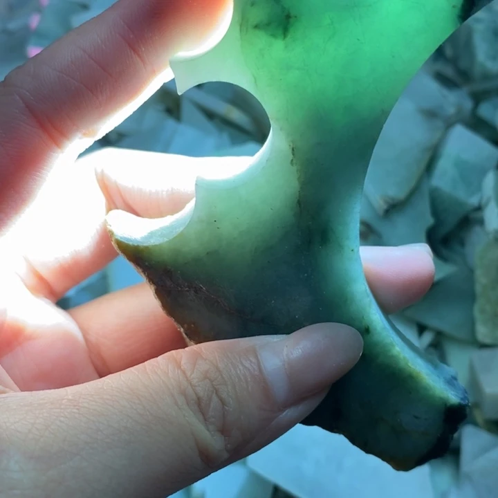 翡翠未镶嵌颈饰翡翠