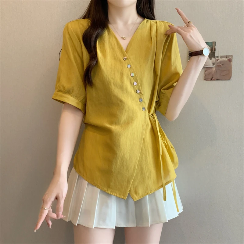 大码不规则V领短袖衬衫女2025夏季新款胖MM遮肚显瘦百搭系带上衣