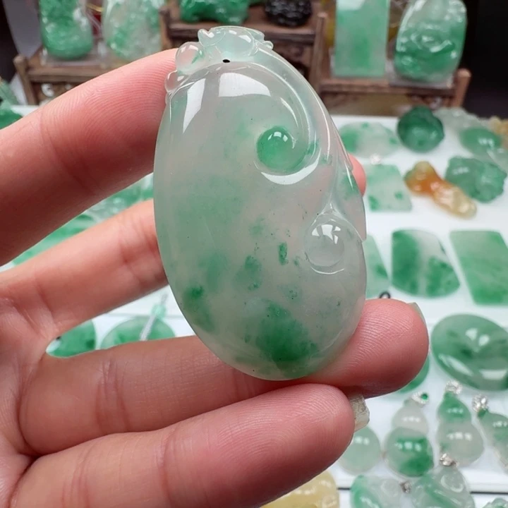 颈饰未镶嵌石英质玉
