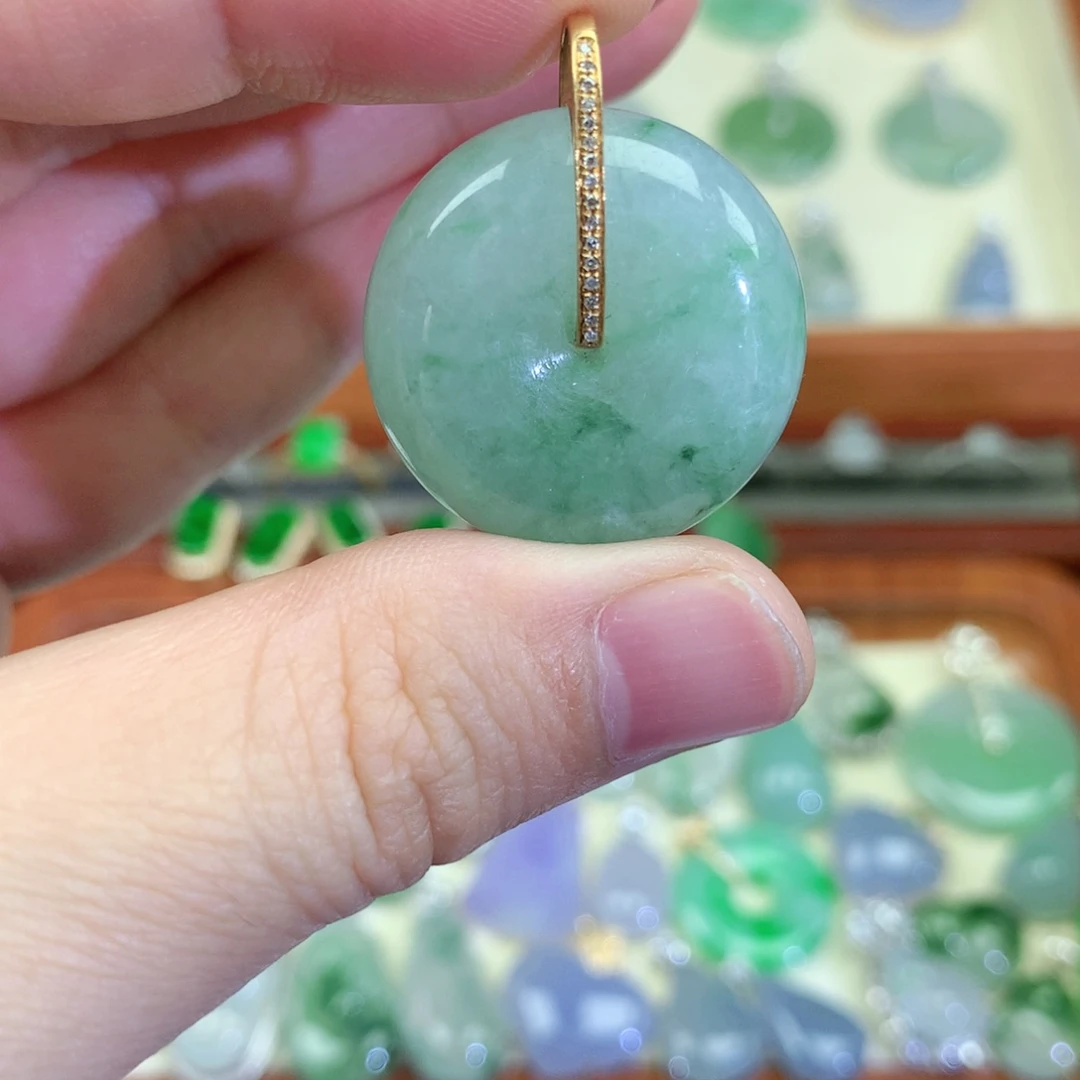 颈饰18K金镶嵌翡翠