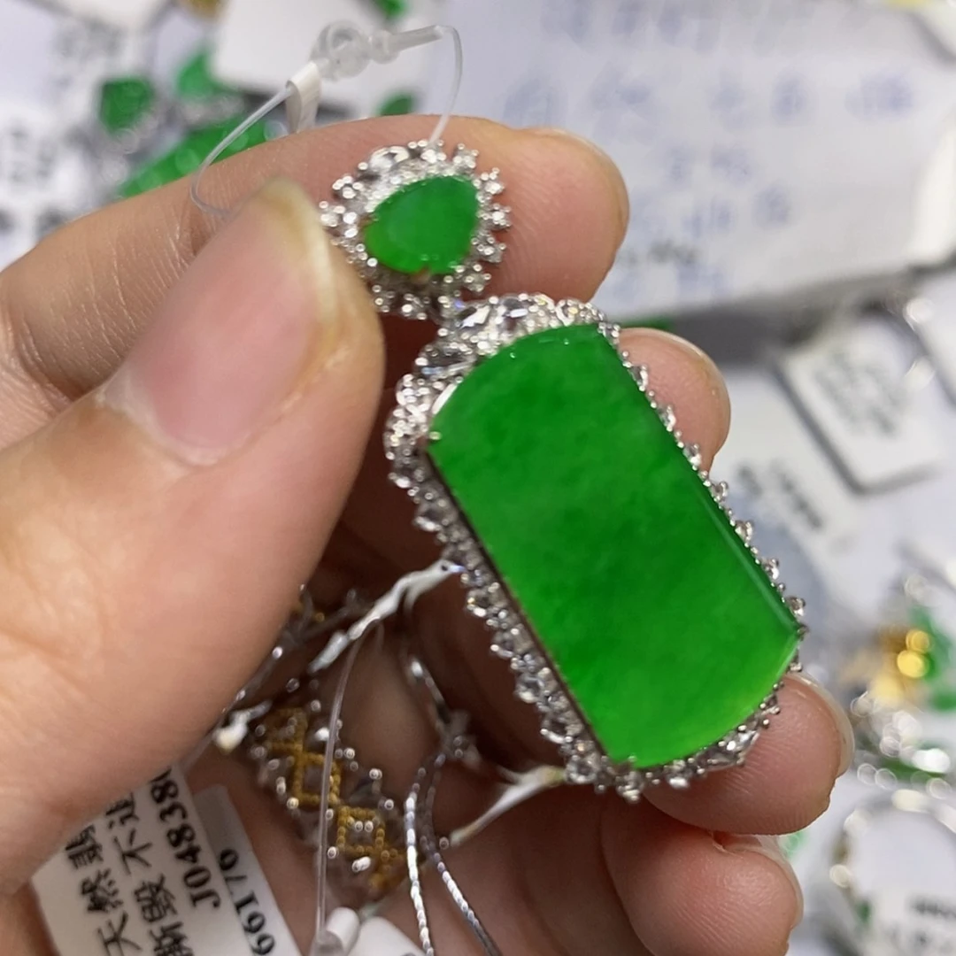 【闪购商品】18K金镶嵌戒指翡翠W*吊坠