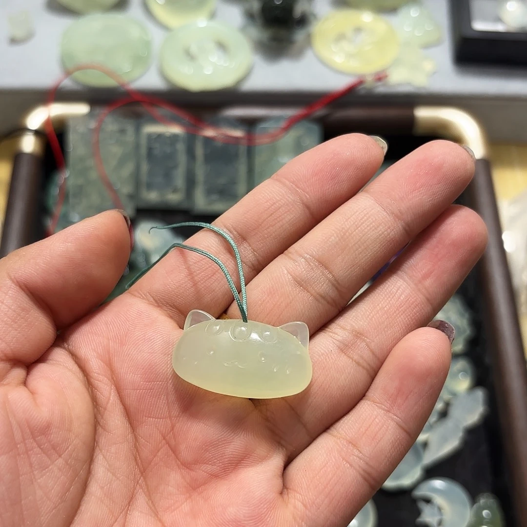 未镶嵌蛇纹石玉颈饰