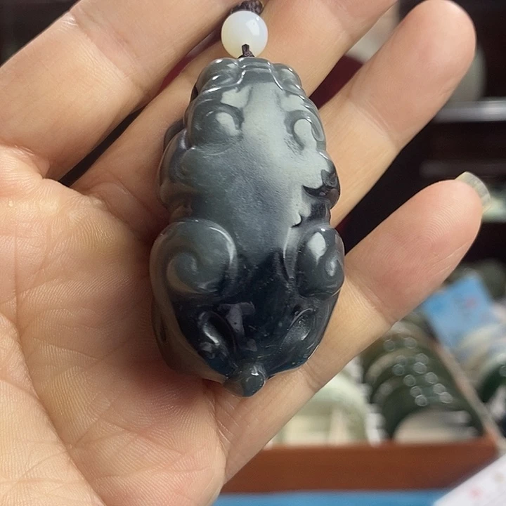 和田玉未镶嵌把件