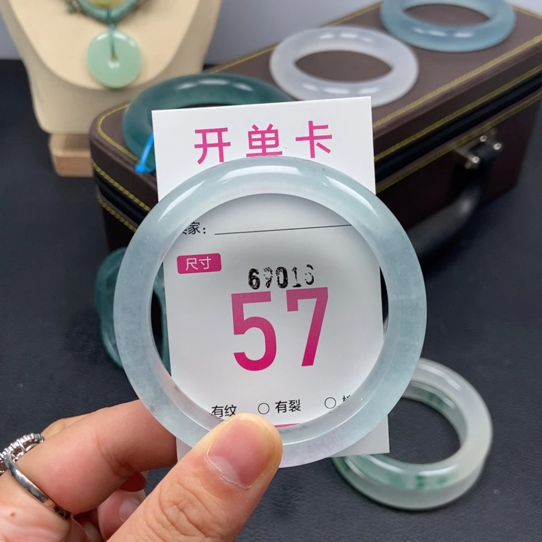 未镶嵌手镯石英质玉