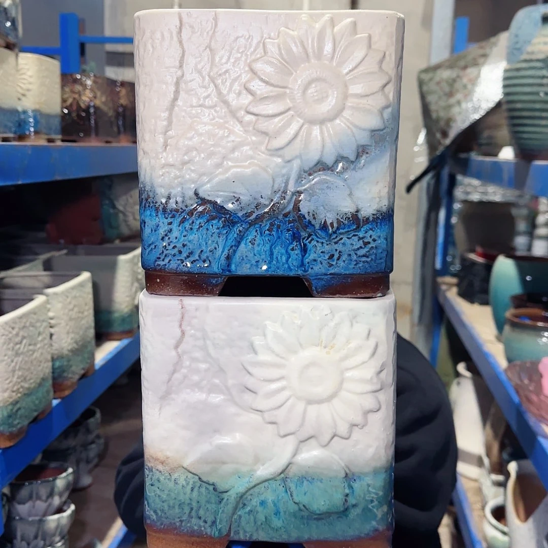 紫砂花盆高20口19。蓝绿