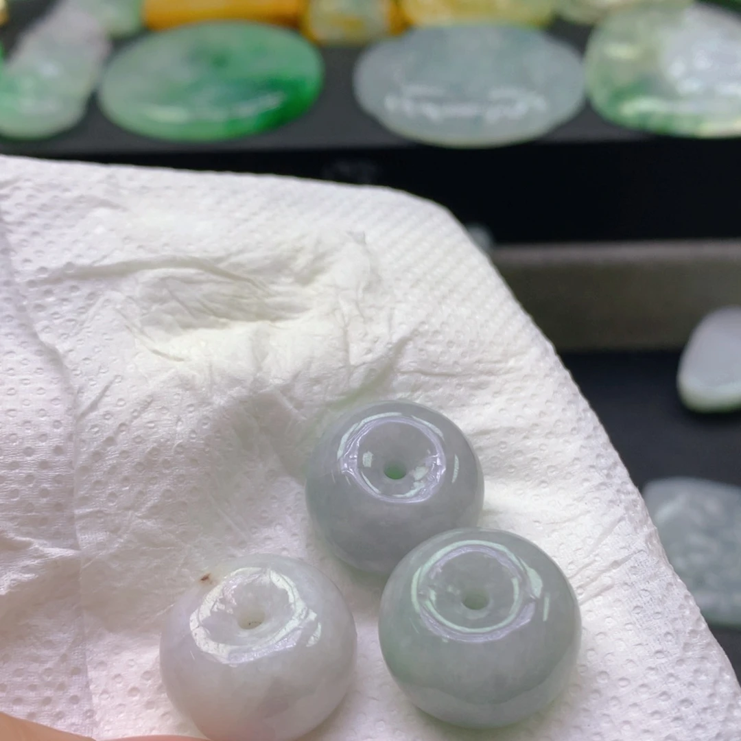 翡翠未镶嵌颈饰微瑕多样性发一