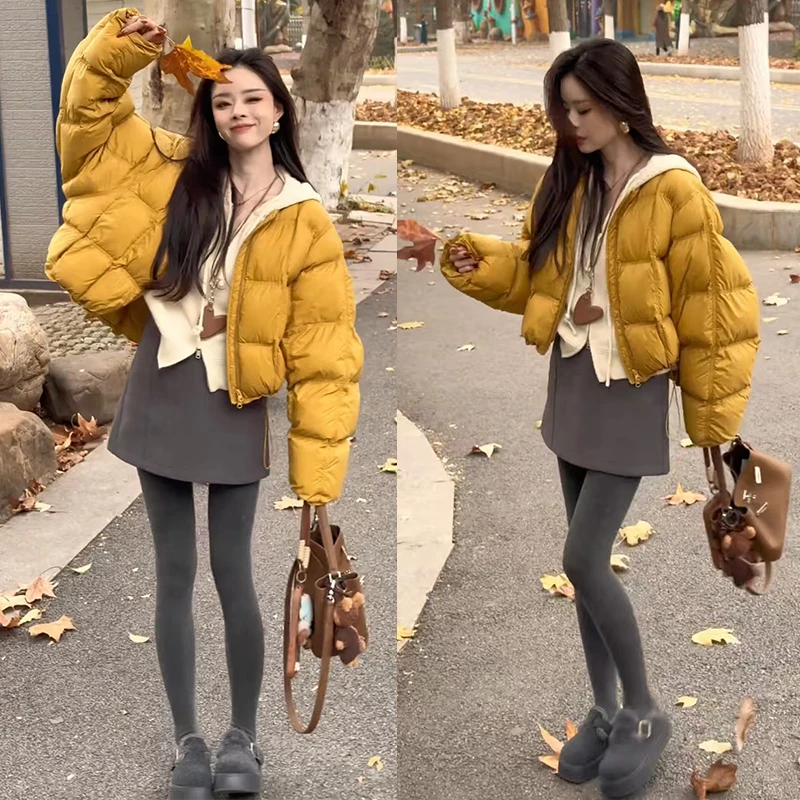 冬装搭配一整套2025新款百搭连帽针织上衣棉服外套高腰短裙三件套