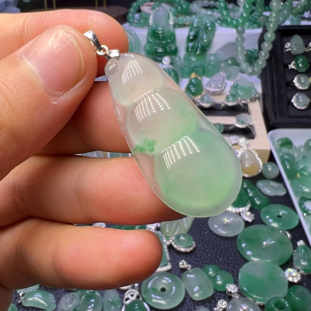 石英质玉（非洲翠）未镶嵌颈饰
