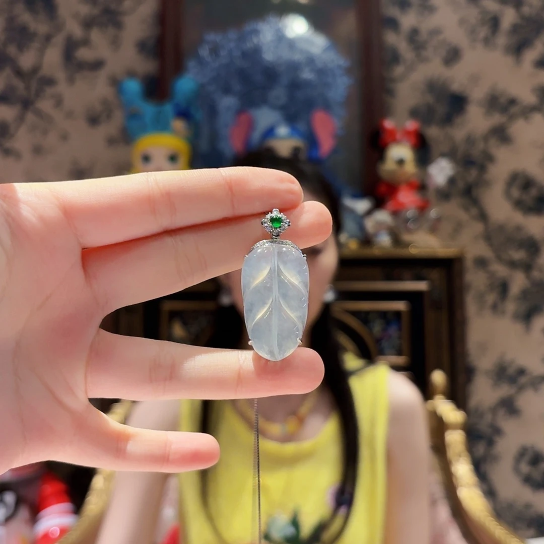 翡翠18K金镶嵌吊坠(赠链)