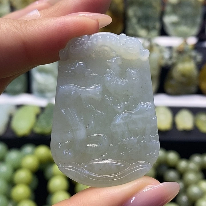 蛇纹石玉未镶嵌颈饰
