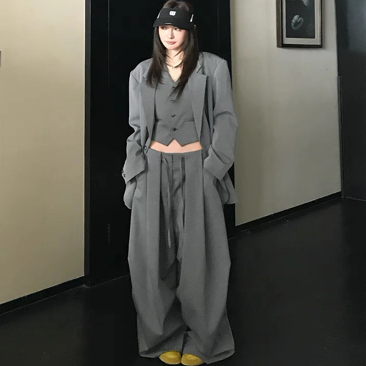 2025秋季新款宽肩廓形西装外套小众西服马甲压褶阔腿西裤三件套装