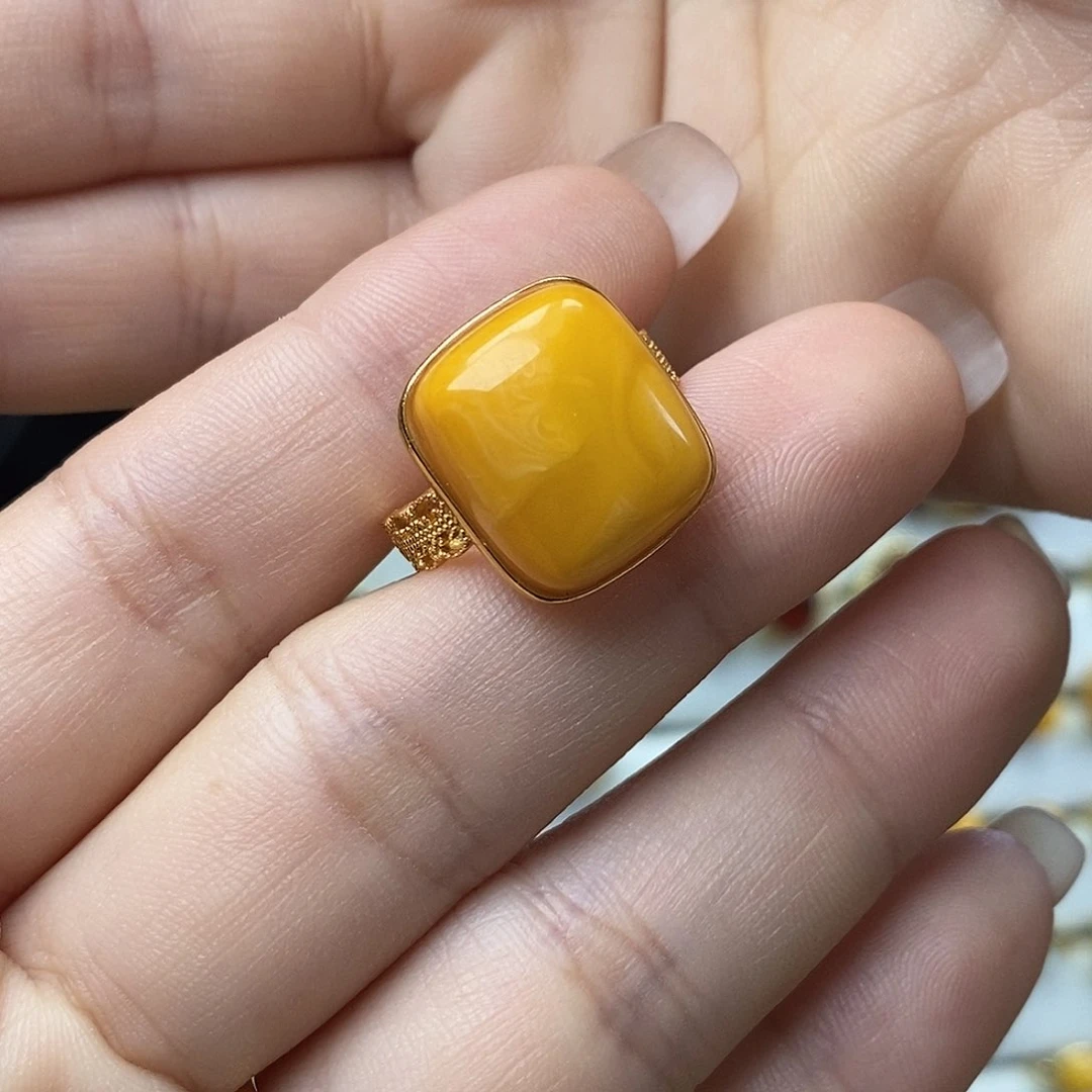 裸石琥珀未镶嵌成品