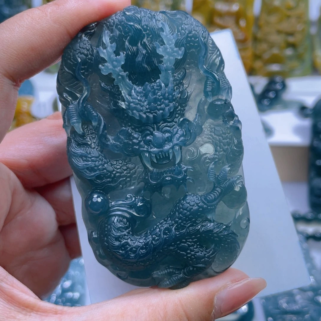 翡翠未镶嵌颈饰乡**希