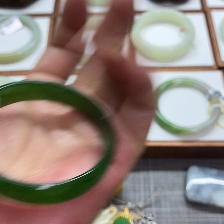 和田玉未镶嵌手镯公主镯